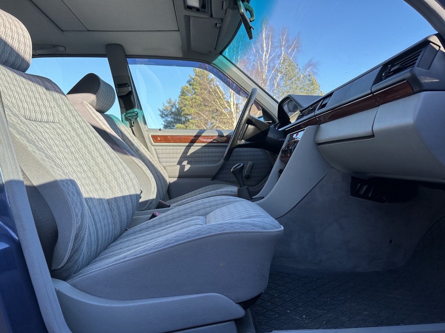 Interior image of 1991 Mercedes-Benz 230 E 