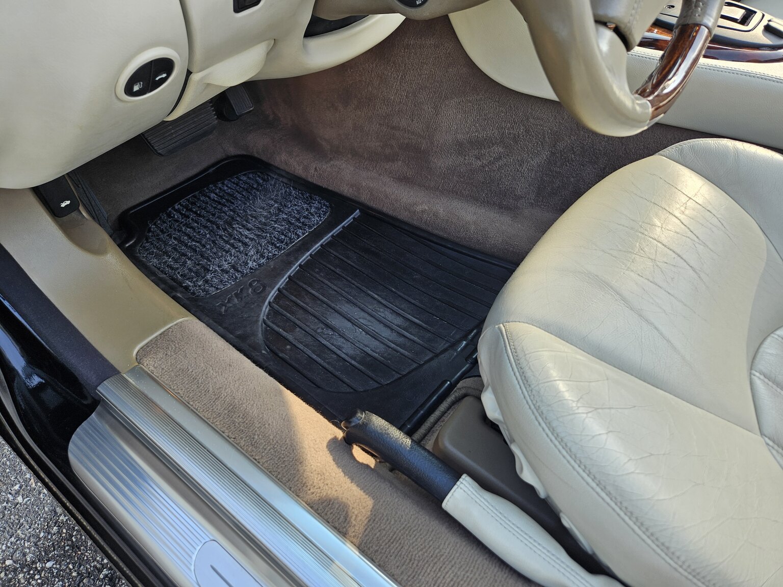 Interior image of 1998 Jaguar XK8 Cabriolet
