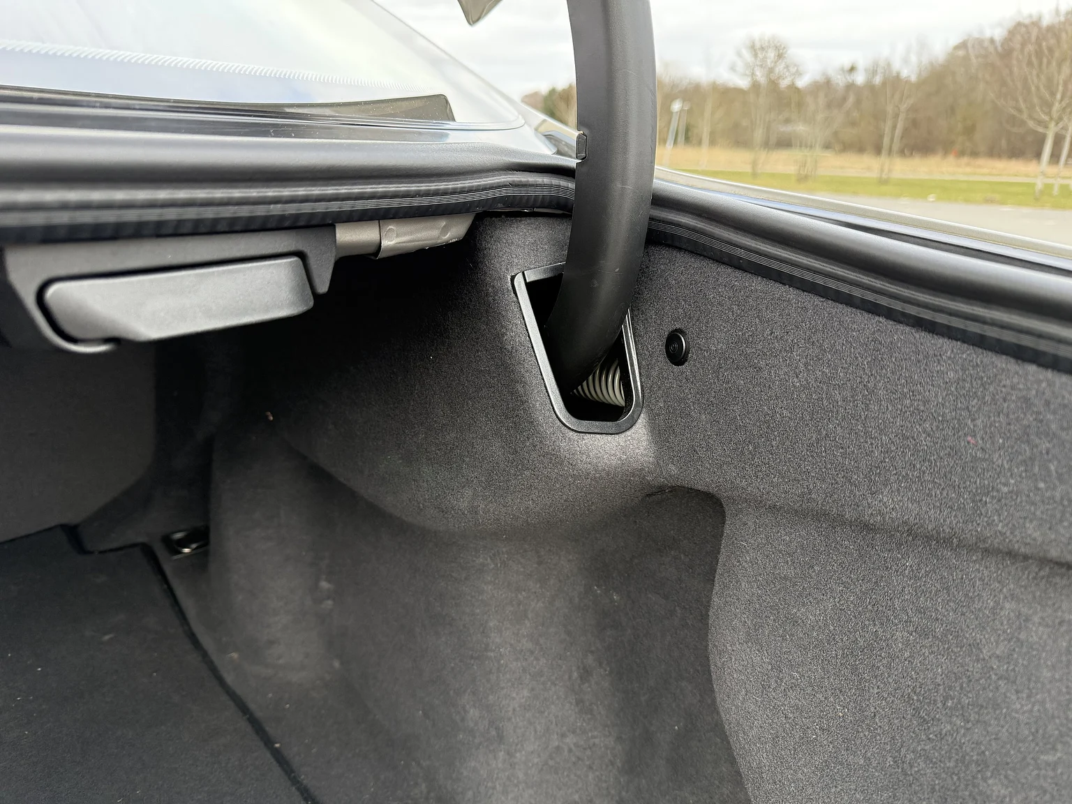 Interior image of 2004 Mercedes-Benz E 500 7G-Tronic (77)