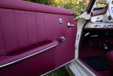 Interior image of 1958 Mercedes-Benz 190SL