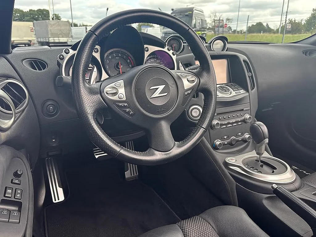 Interiörbild 2012 Nissan 370Z Roadster 3.7 V6 Automatic (2)
