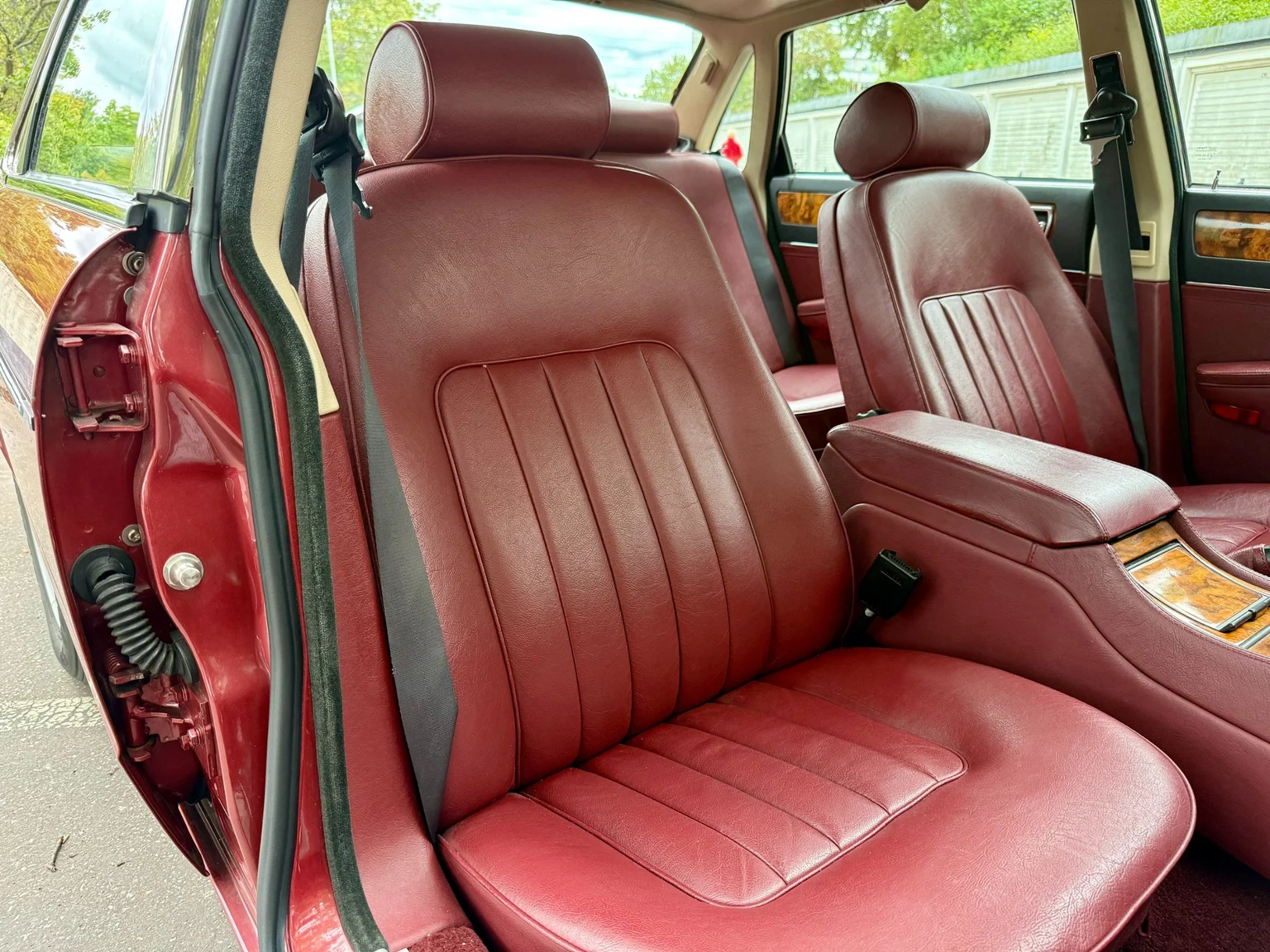 Interior image of 1988 Daimler Six (46)