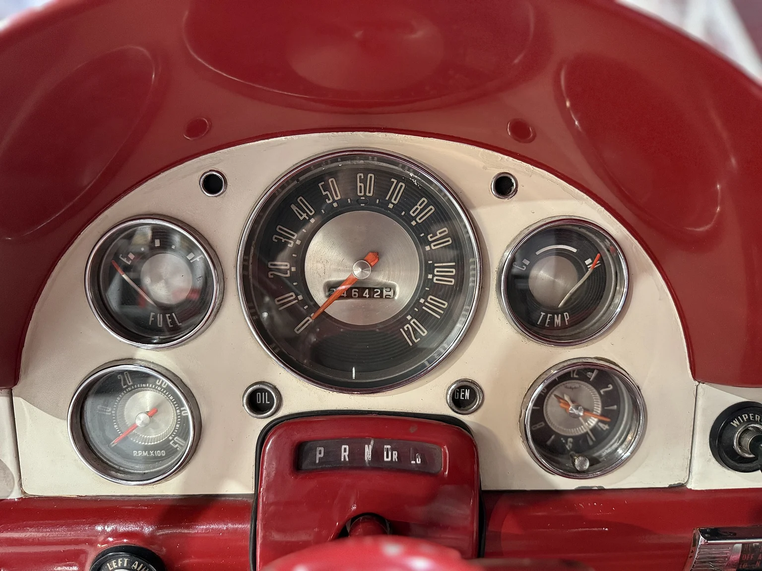 Innenraumfoto von 1956 Ford Fairlane Sunliner V8 5.1 (19)