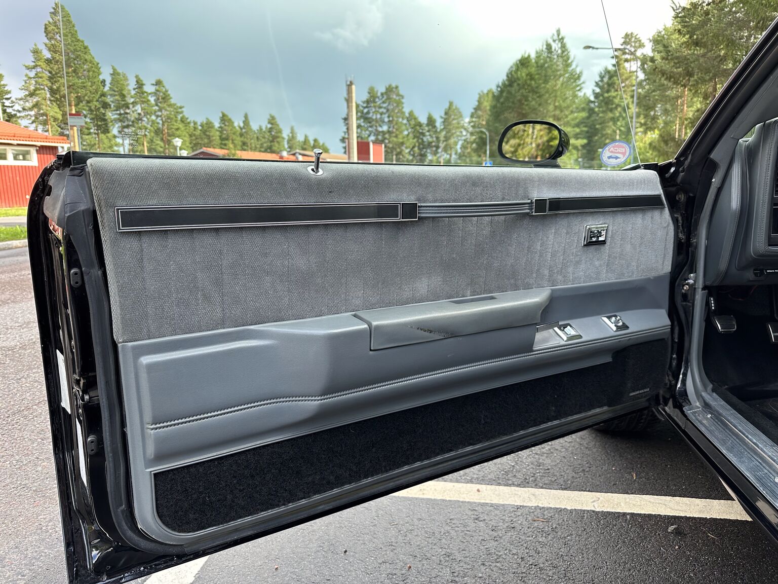 Interior image of 1987 Buick Grand National "GNX" (4)