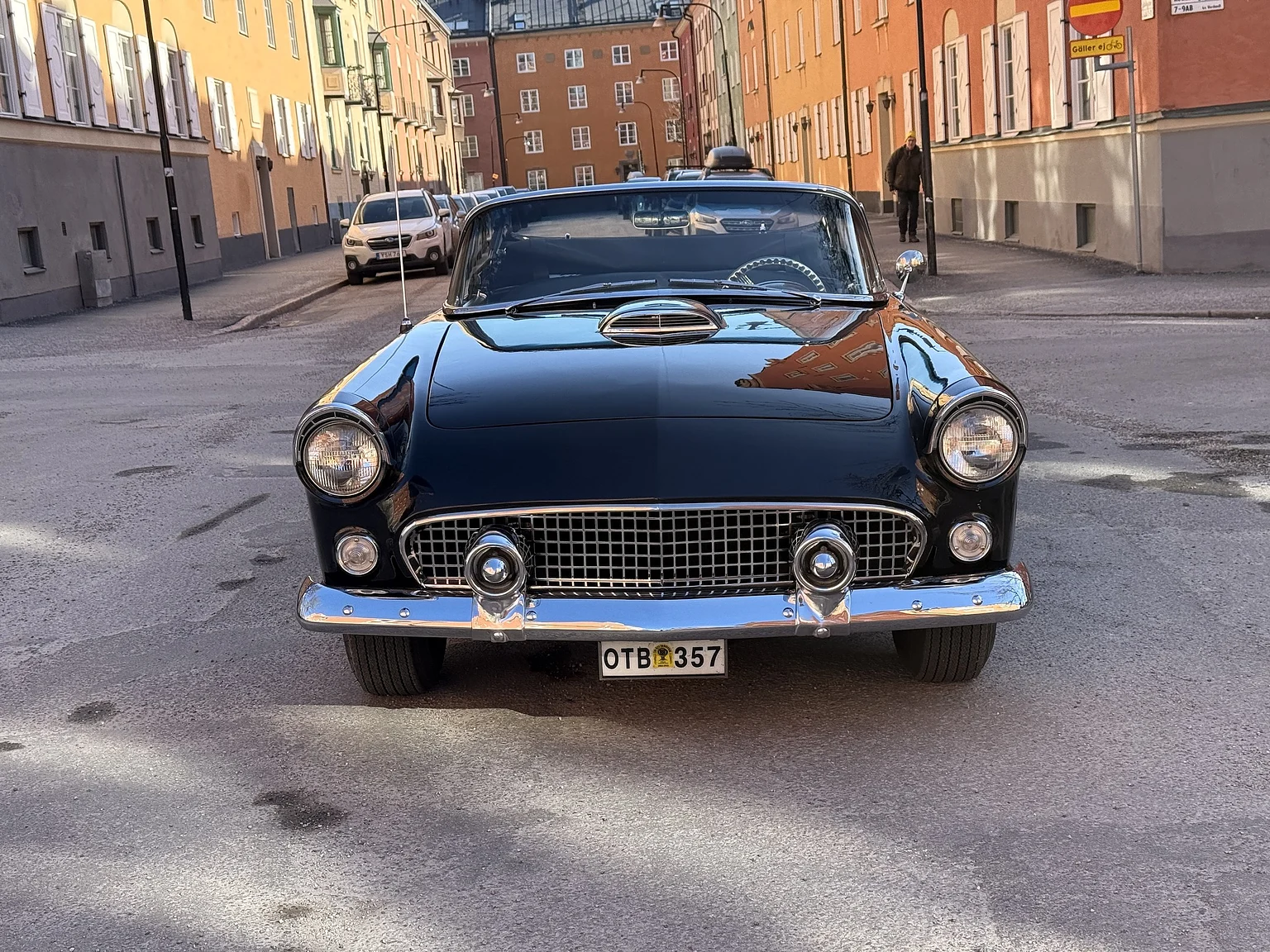 Exterior image of 1955 Ford Thunderbird (3)