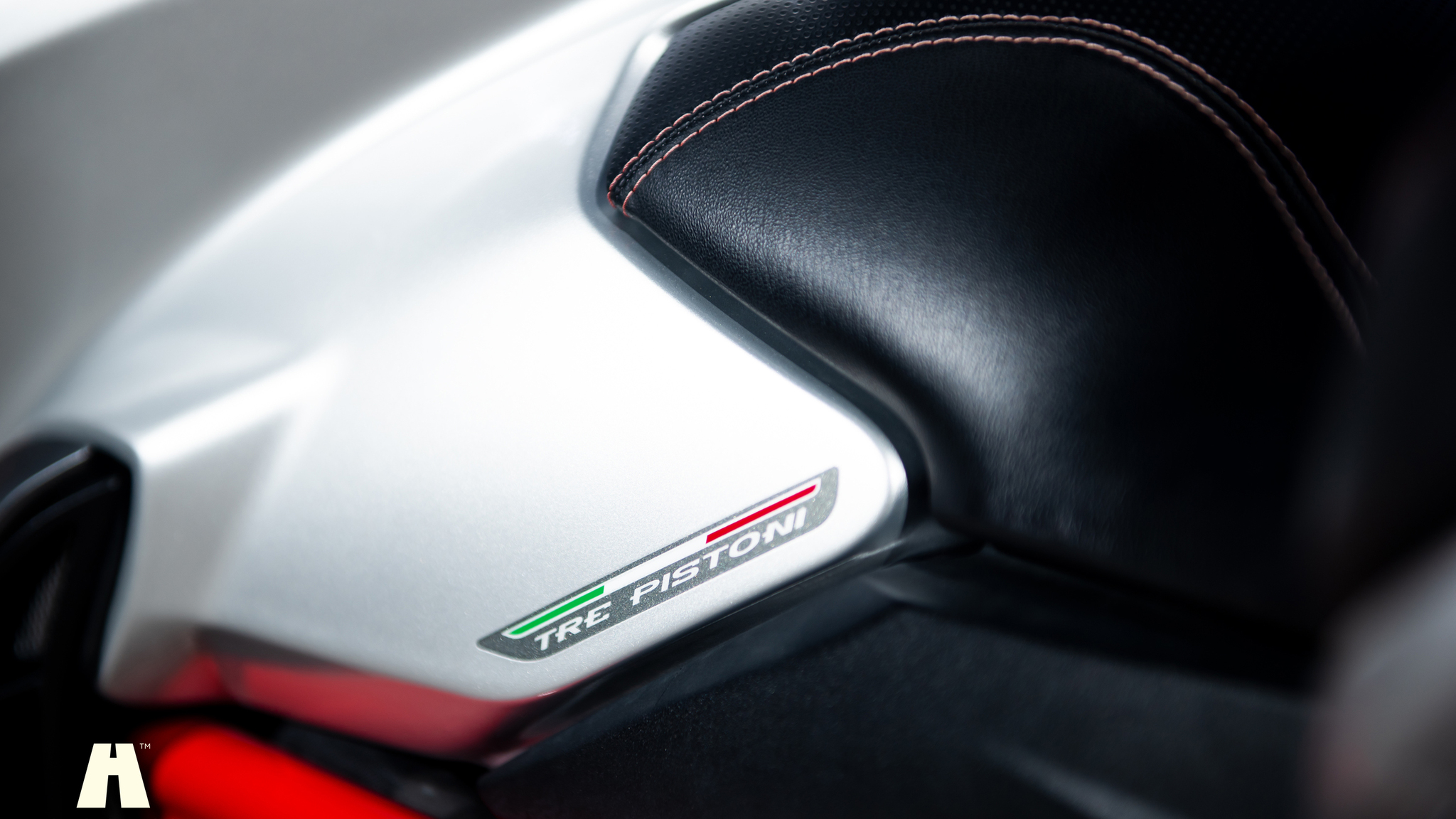 Exteriörbild på 2015 MV Agusta Veloce Turismo 800