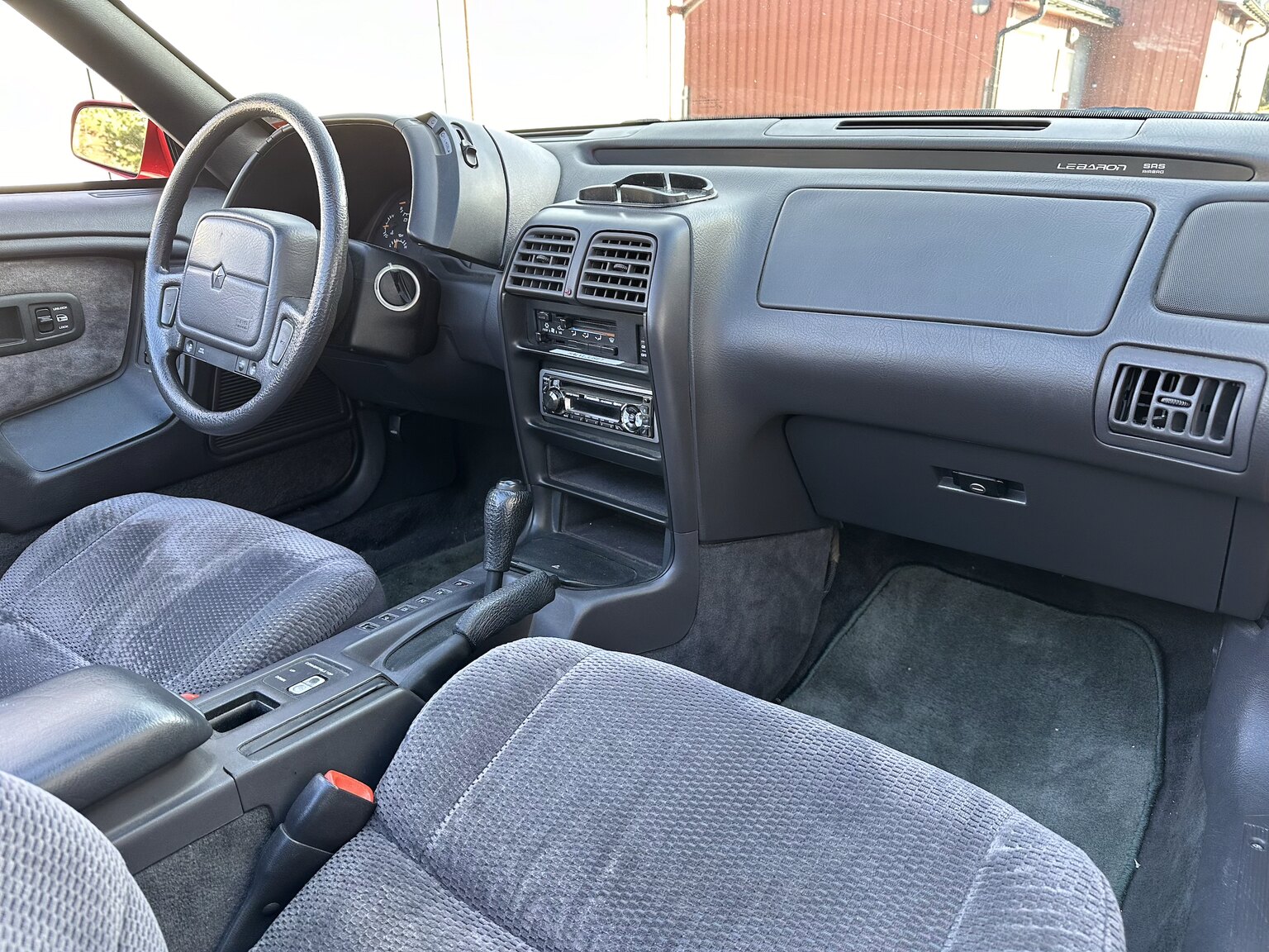 Interiörbild 1995 Chrysler LeBaron