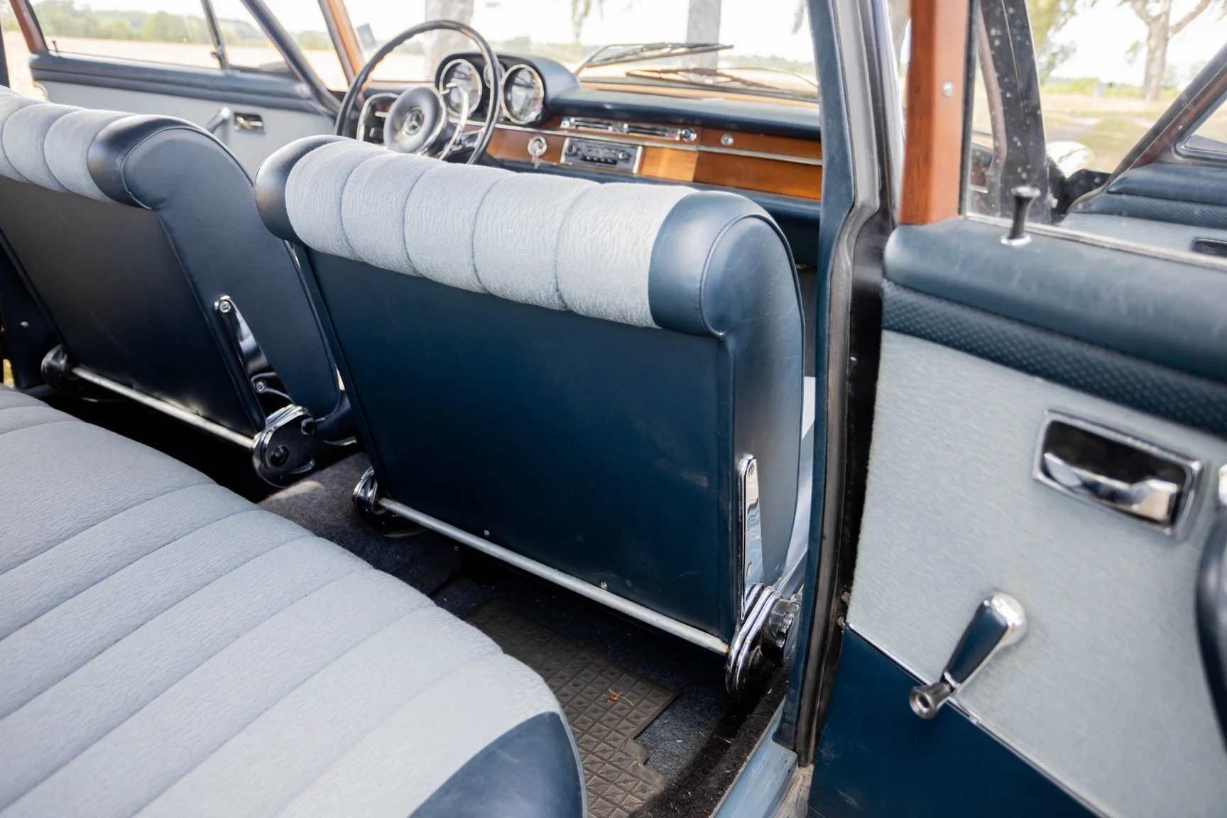 Innenraumfoto von 1967 Mercedes-Benz 250 S (27)