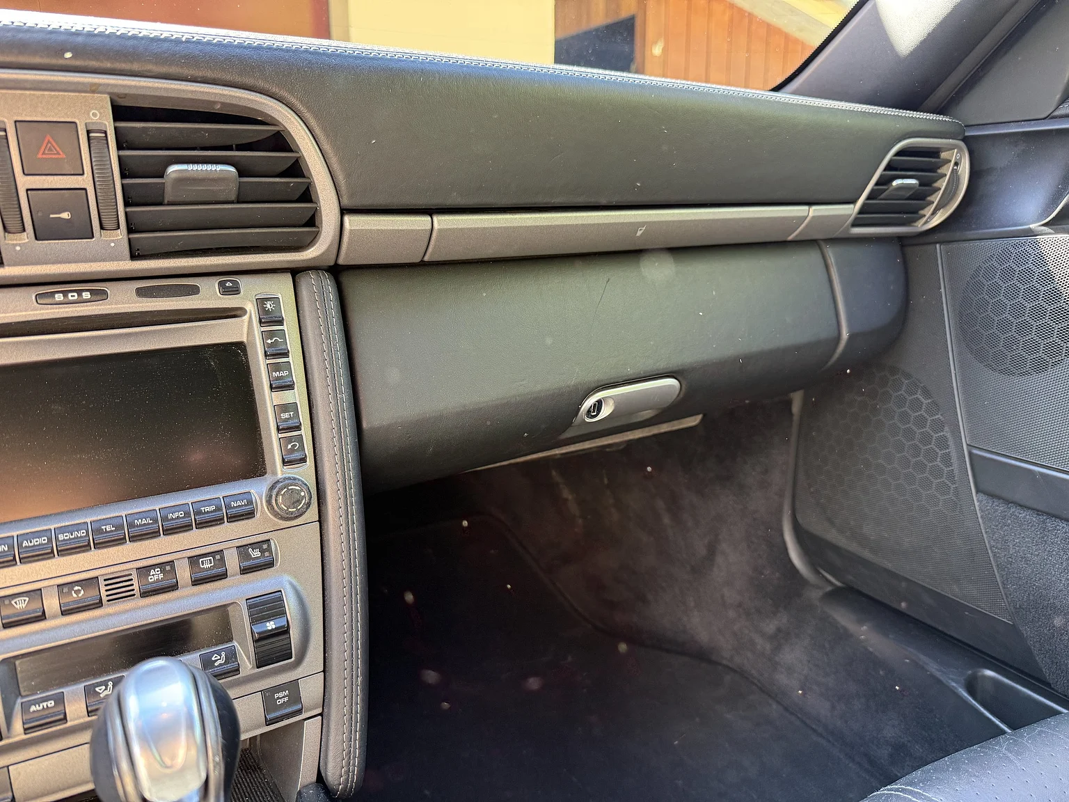 Interior image of 2008 Porsche 911 Carrera 4 (17)
