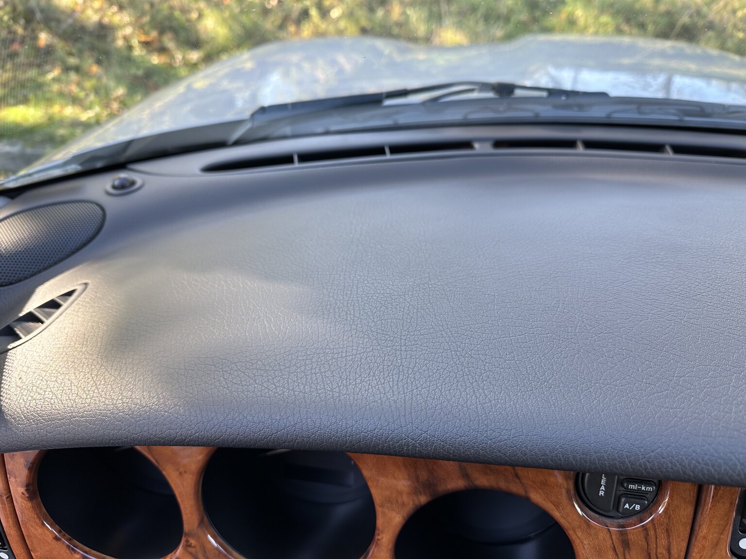 Innenraumfoto von 2000 Jaguar XK 8