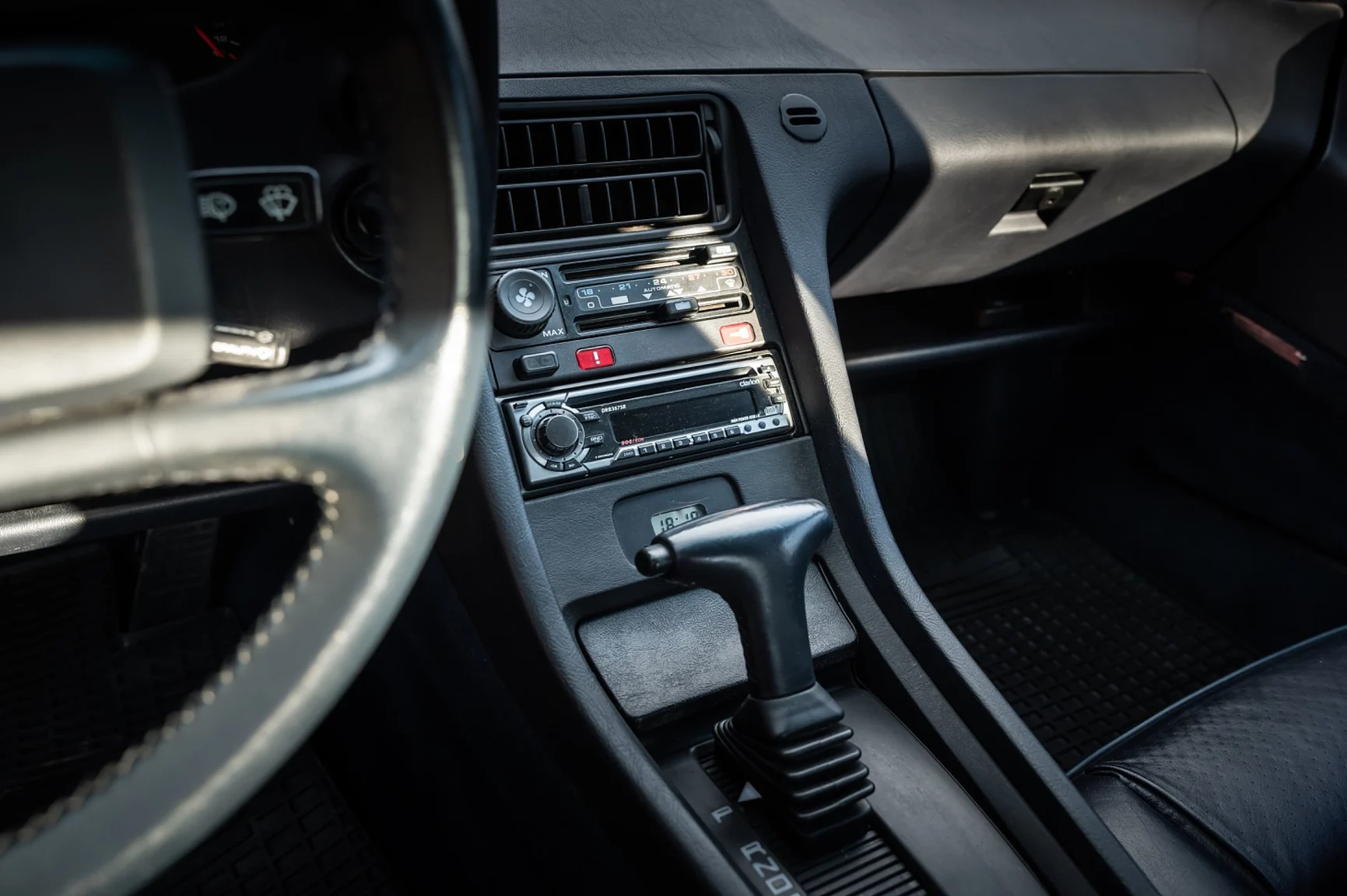 Interior image of 1988 Porsche 928 S4 (7)