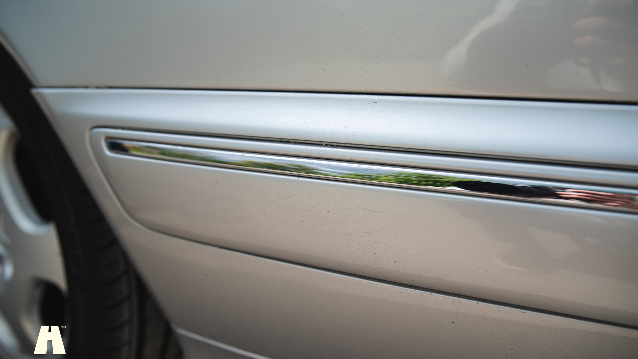 Exterior image of 2000 Mercedes E430