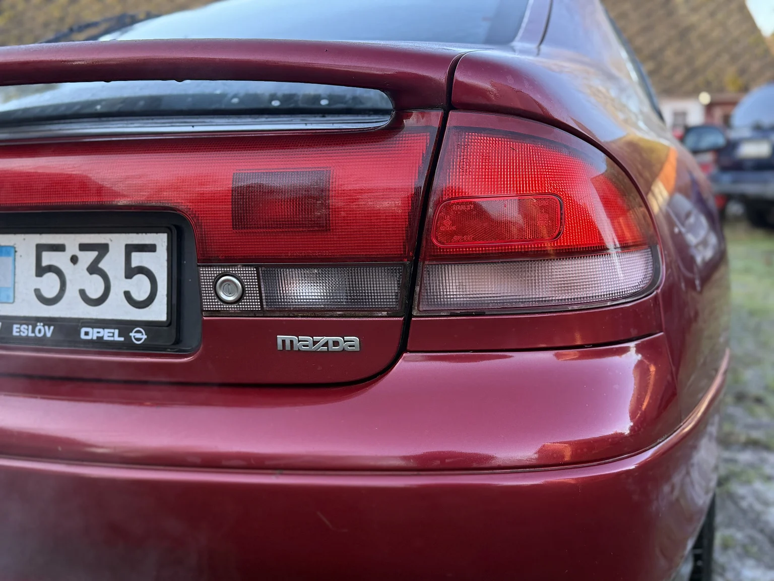 Exteriörbild på 1992 Mazda 626 Hatchback 2.5 V6 Automatic (17)