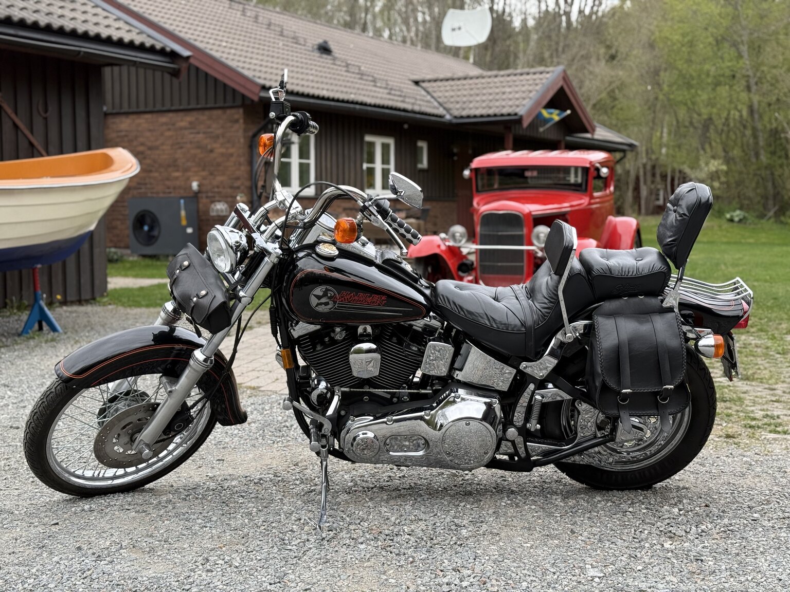 Exterior image of 1992 Harley-Davidson FXSTC