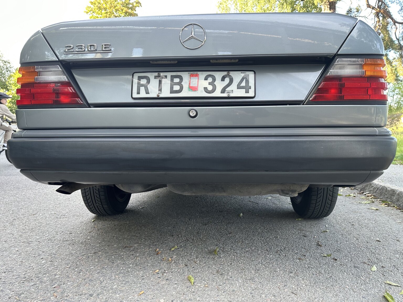 Exteriörbild på 1989 Mercedes-Benz 230E