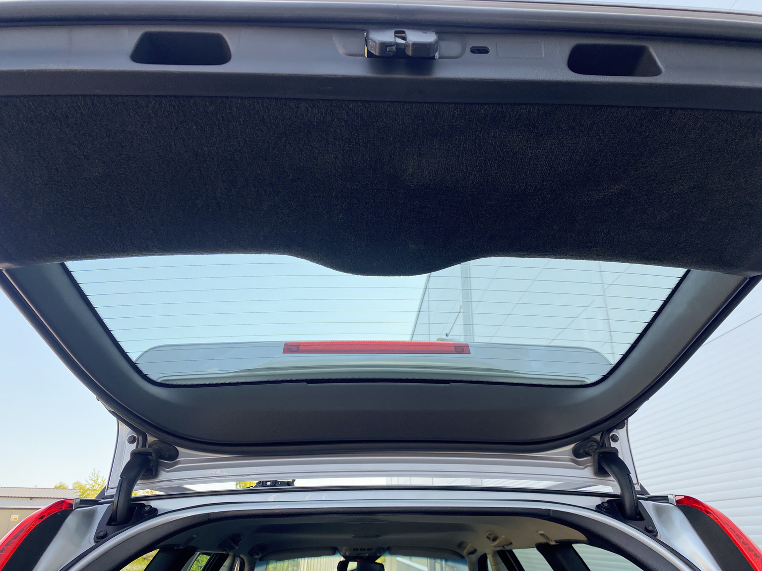 Interior image of 2005 Volvo V70 R AWD (47)