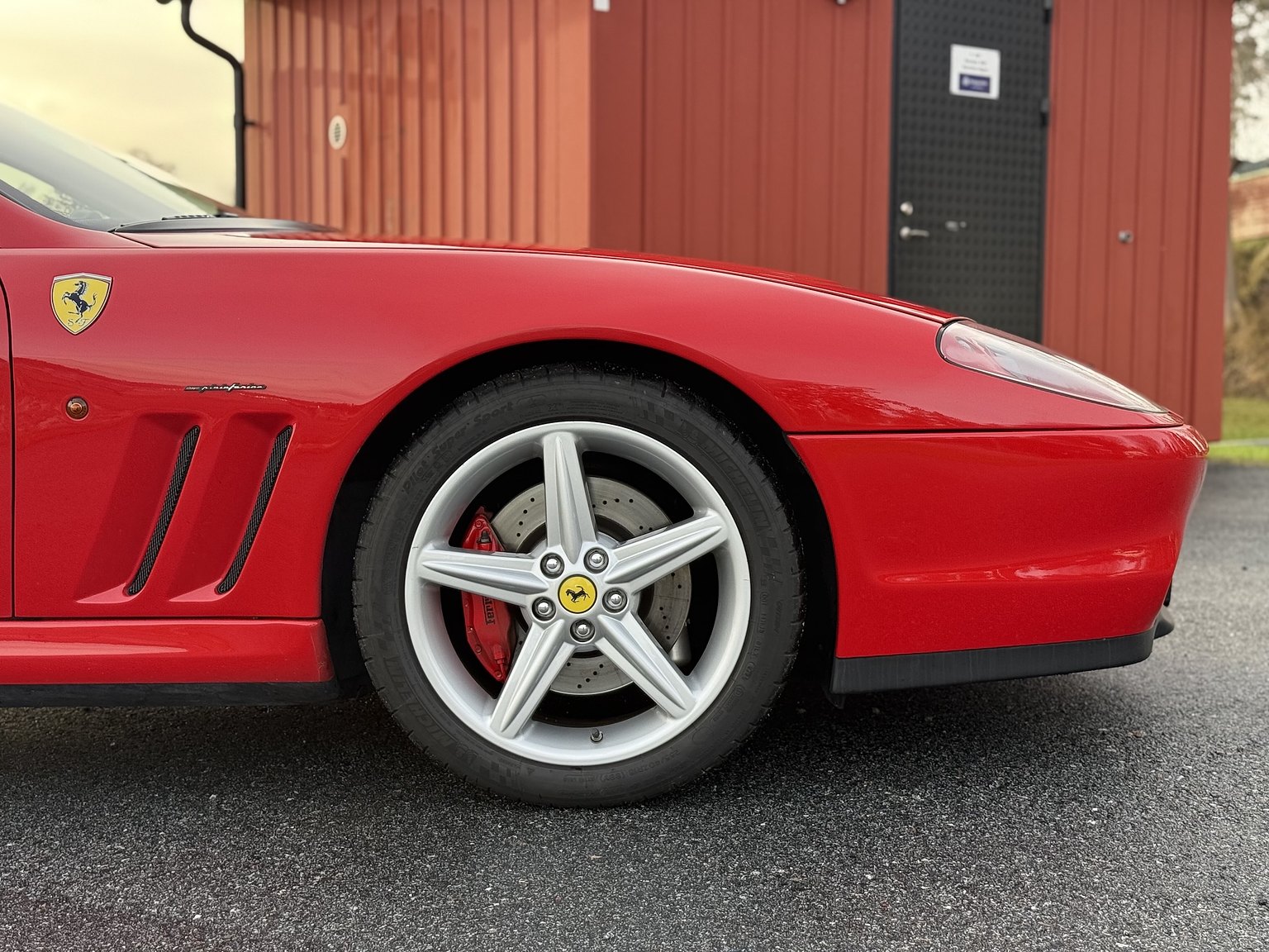 Exteriörbild på 2003 Ferrari 575M Maranello