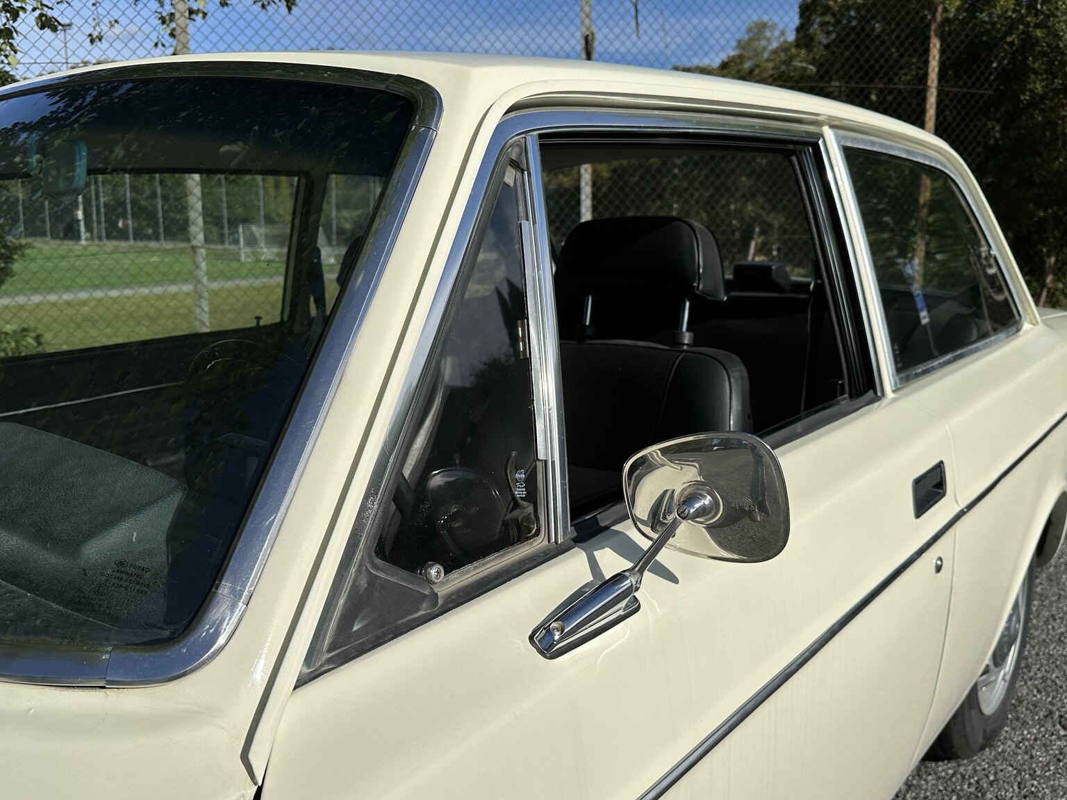 Exterior image of 1973 Volvo 142
