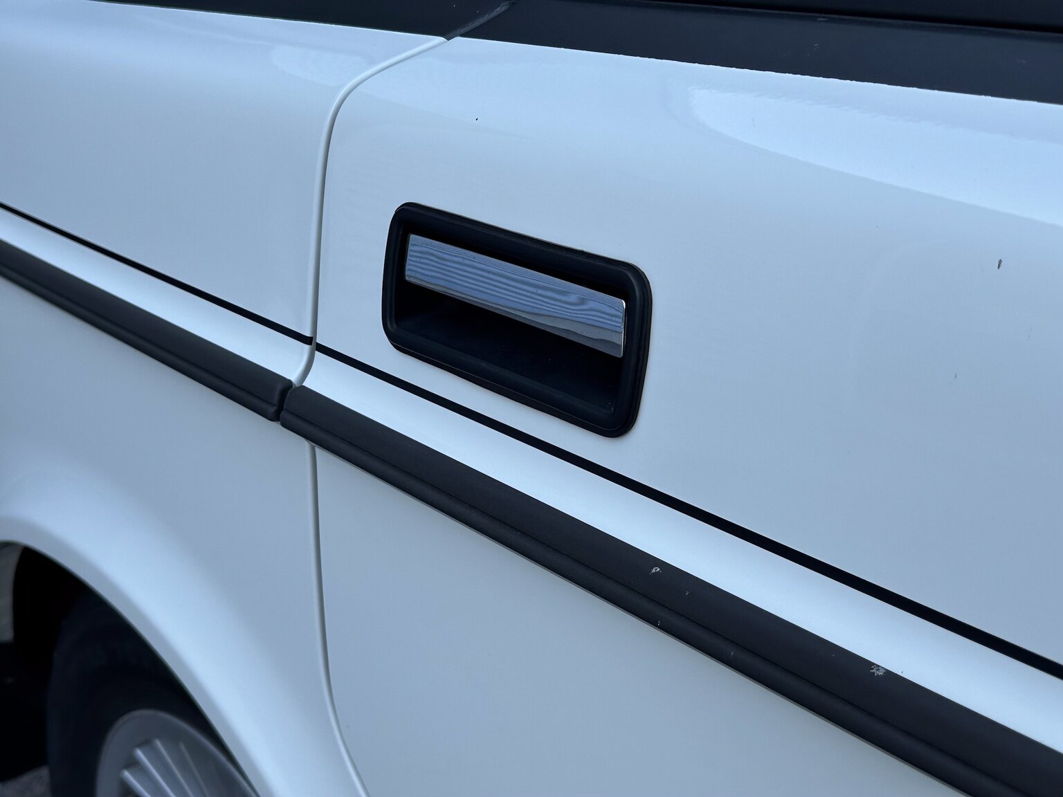 Exterior image of 1991 Volvo 240 GLT
