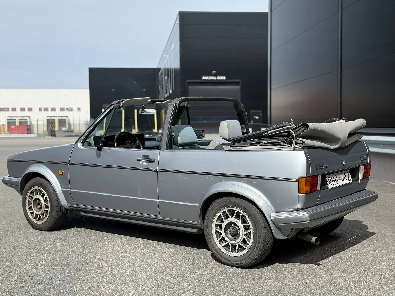 Exterior image of 1987 VW Golf Cabriolet (12)