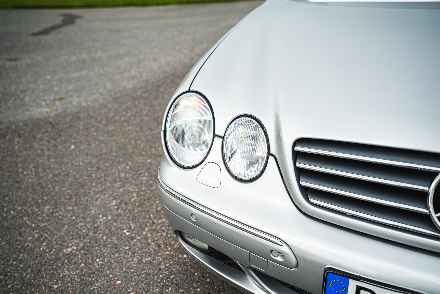 Exterior image of 2000 Mercedes-Benz CL 500