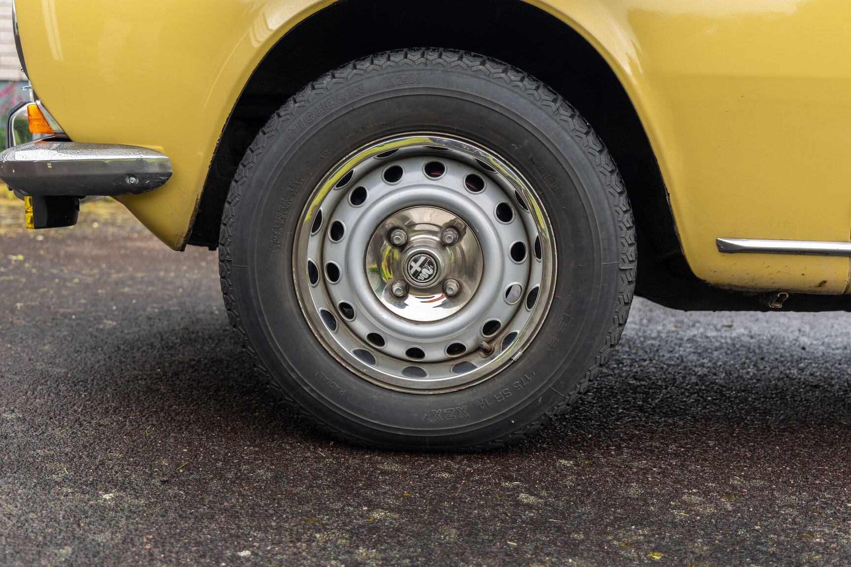 Exterior image of 1974 Alfa Romeo Berlina 2000