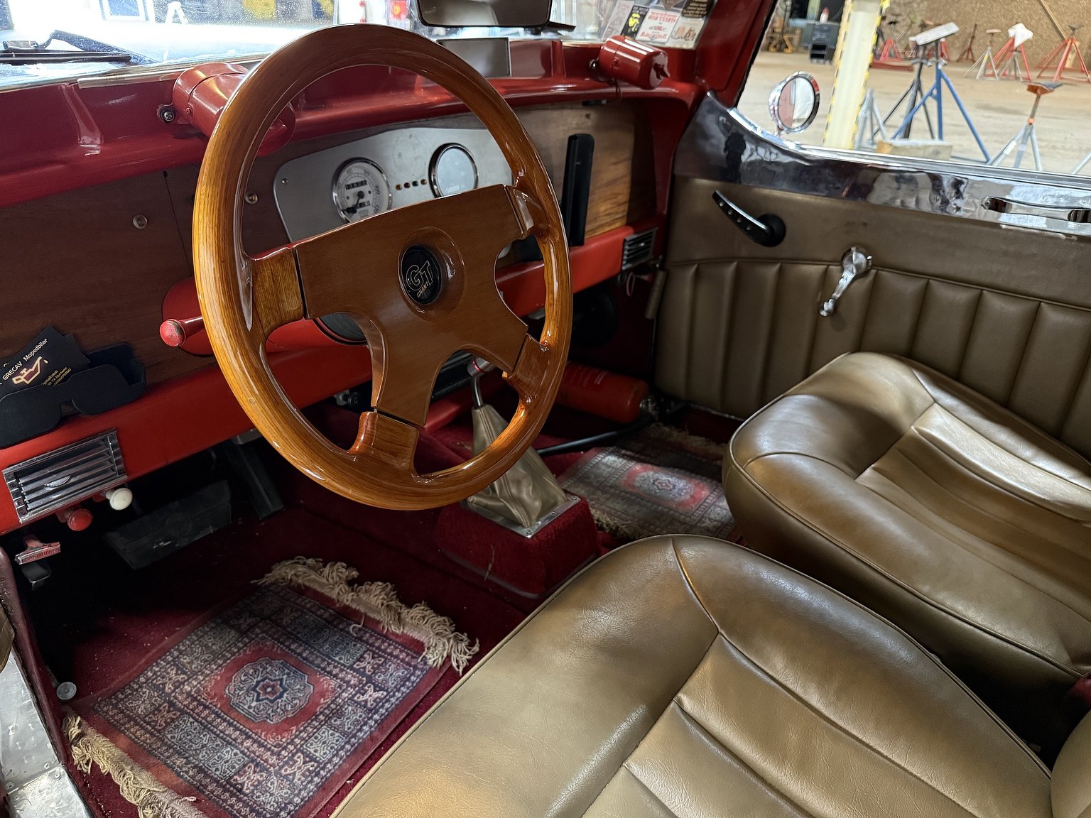 Interiörbild 1965 Duesenberg Roadster/StreetRod Replika 