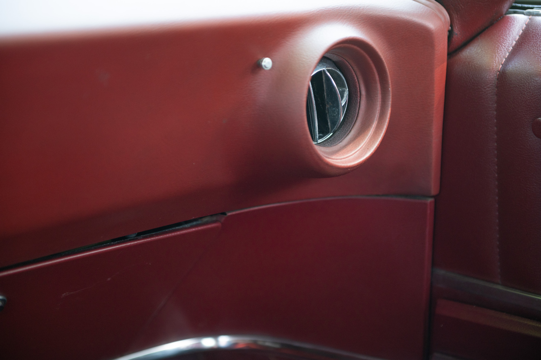 Interior image of 1968 Oldsmobile Toronado (17)