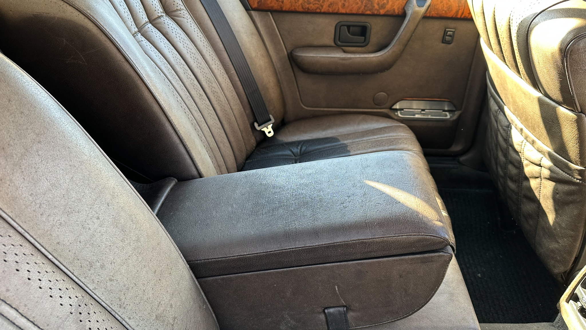 Innenraumfoto von 1984 BMW 745i Executive Automat