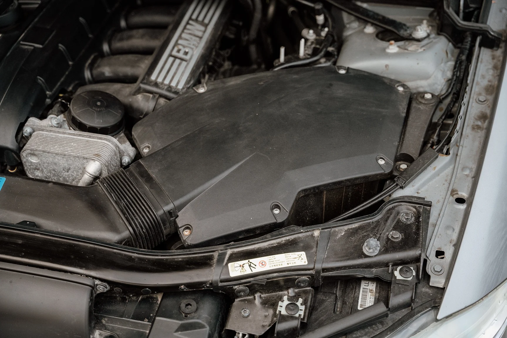 Image of 2010 BMW 325i Sedan (7) mechanics