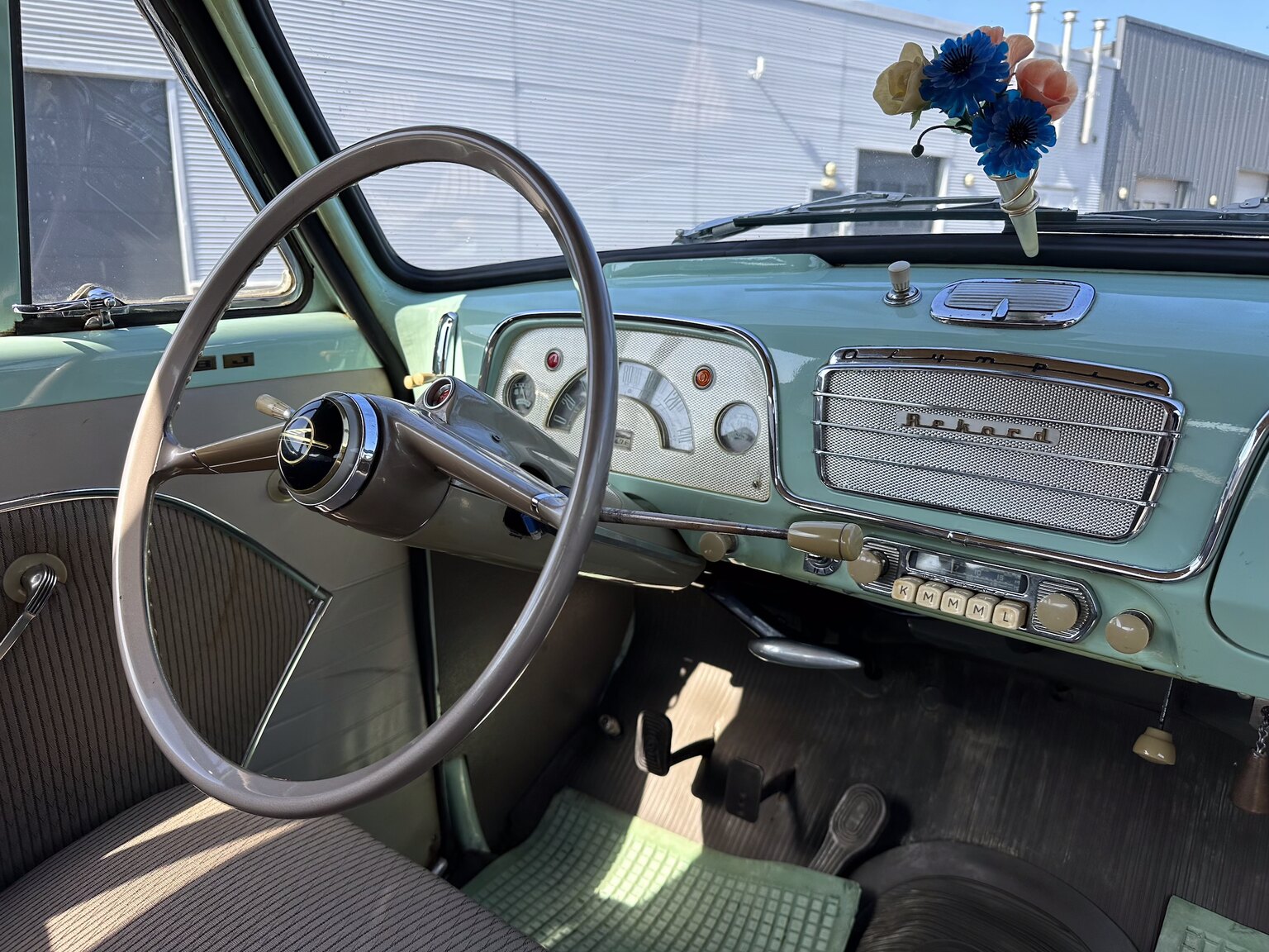 Innenraumfoto von 1956 Opel Olympia Rekord