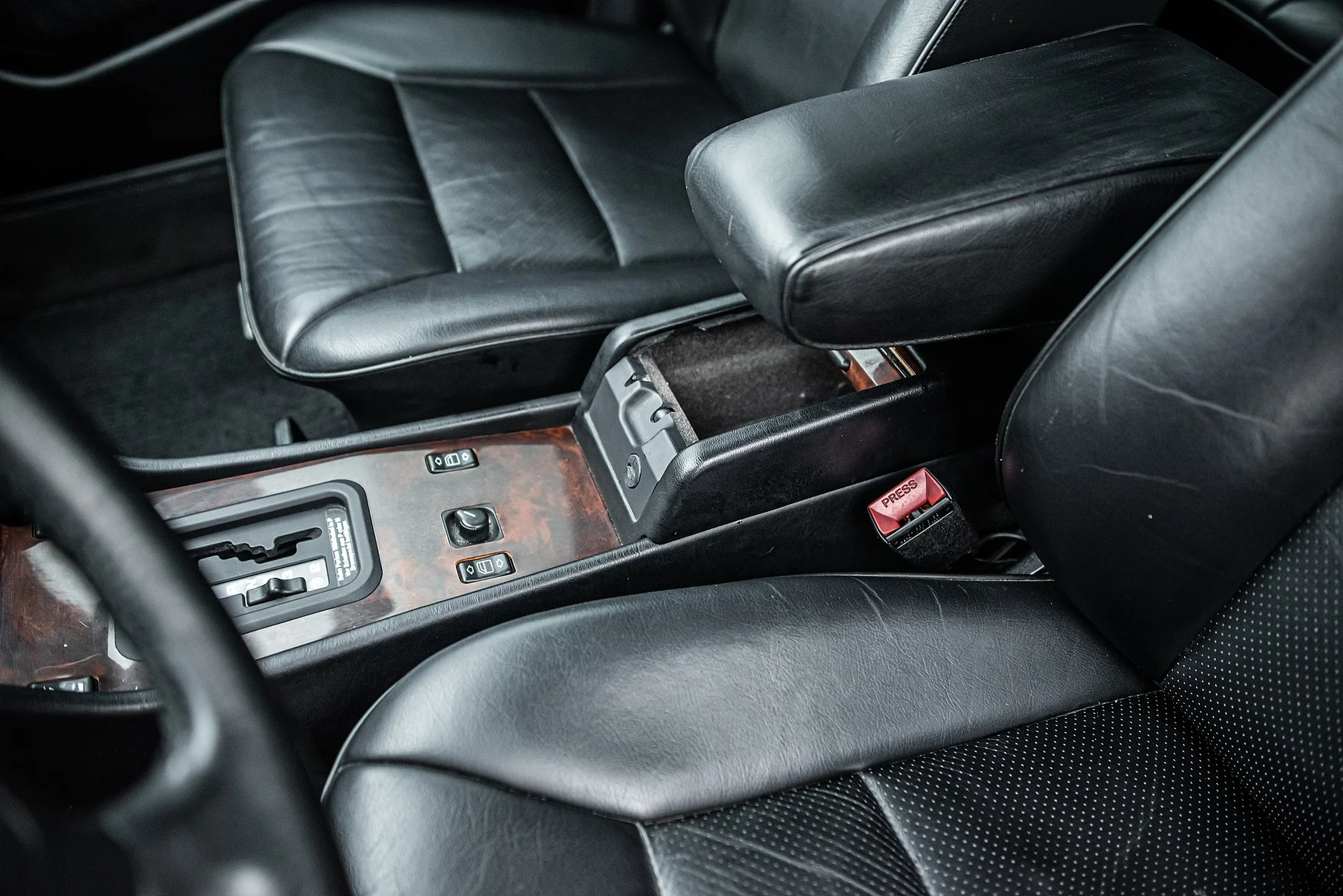 Interior image of 1993 Mercedes-Benz E 320 "AMG" (34)
