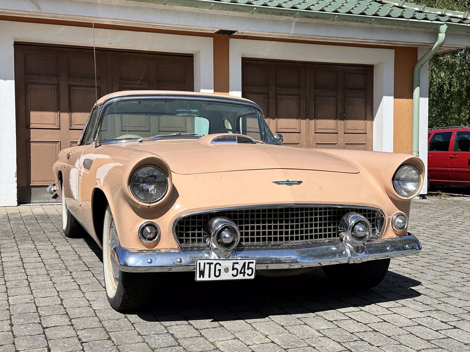 Exteriörbild på 1956 Ford Thunderbird Convertible