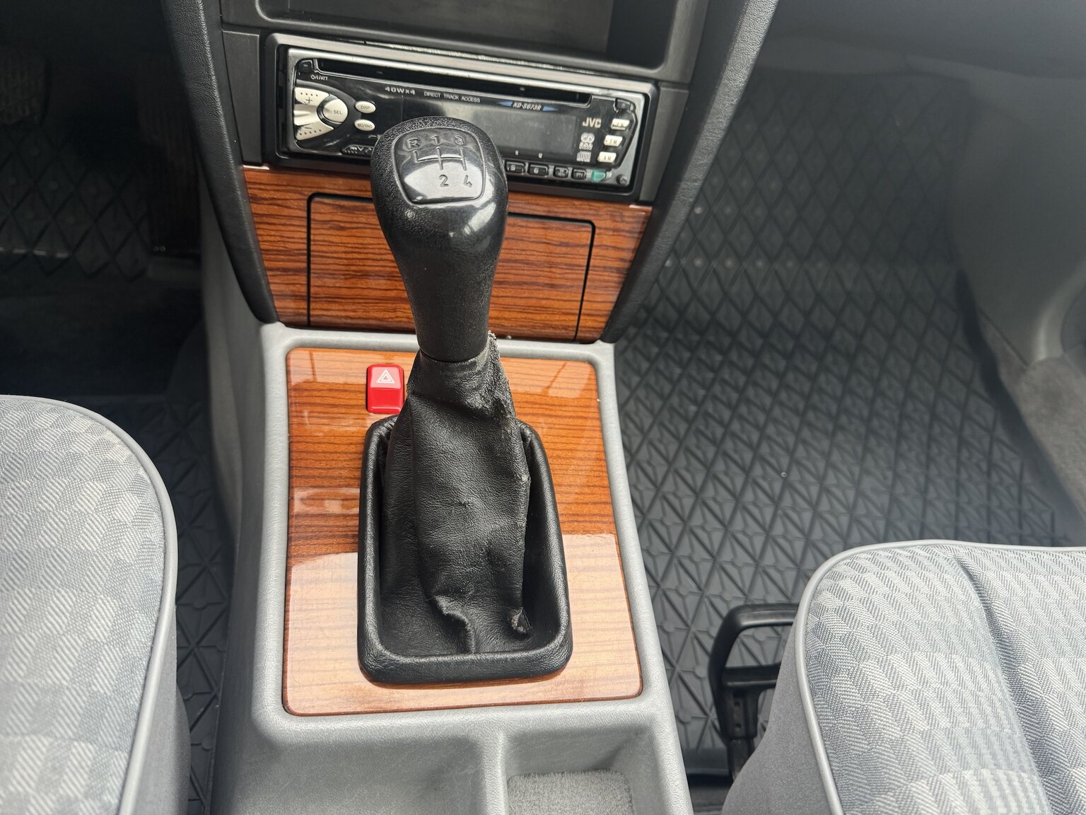 Innenraumfoto von 1992 Mercedes-Benz 190 D