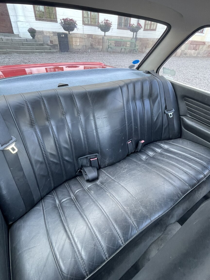 Interior image of 1987 BMW 320i
