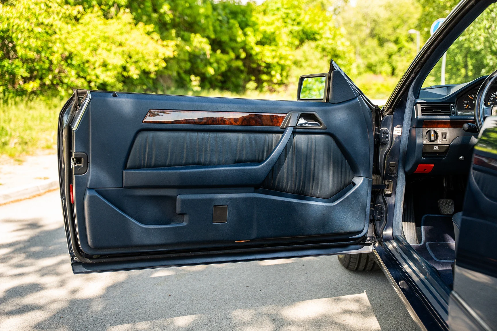 Innenraumfoto von 1993 Mercedes-Benz 300 CE-24 Cabriolet (18)