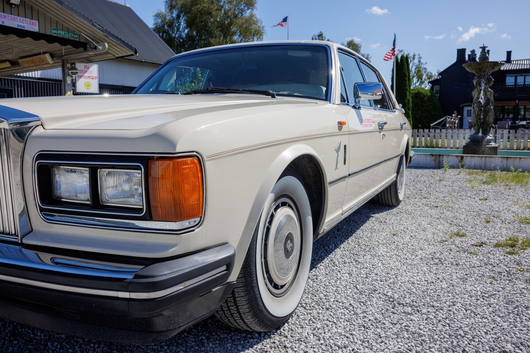 Exterior image of 1991 Rolls Royce Silver Spur LWB
