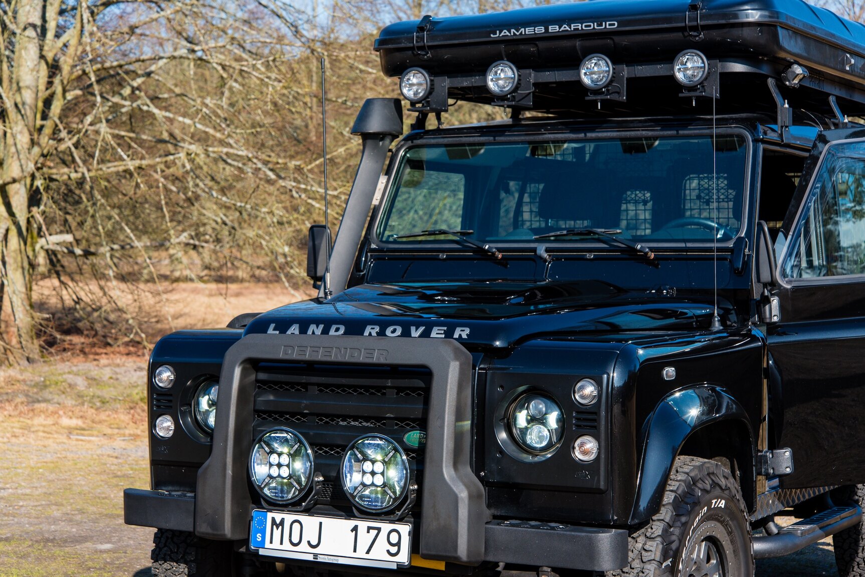 Exterior image of 2009 Land Rover Defender 90 2.4 TD4 4x4