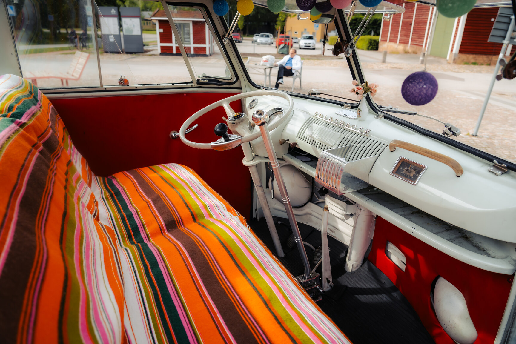 Interiörbild 1964 Volkswagen Kleinbus Transporter 1500 Deluxe “21-fönsters Samba”