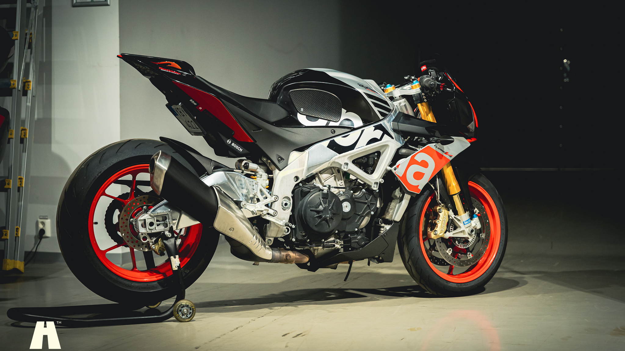 Exterior image of 2016 Aprilia Tuono V4 Factory