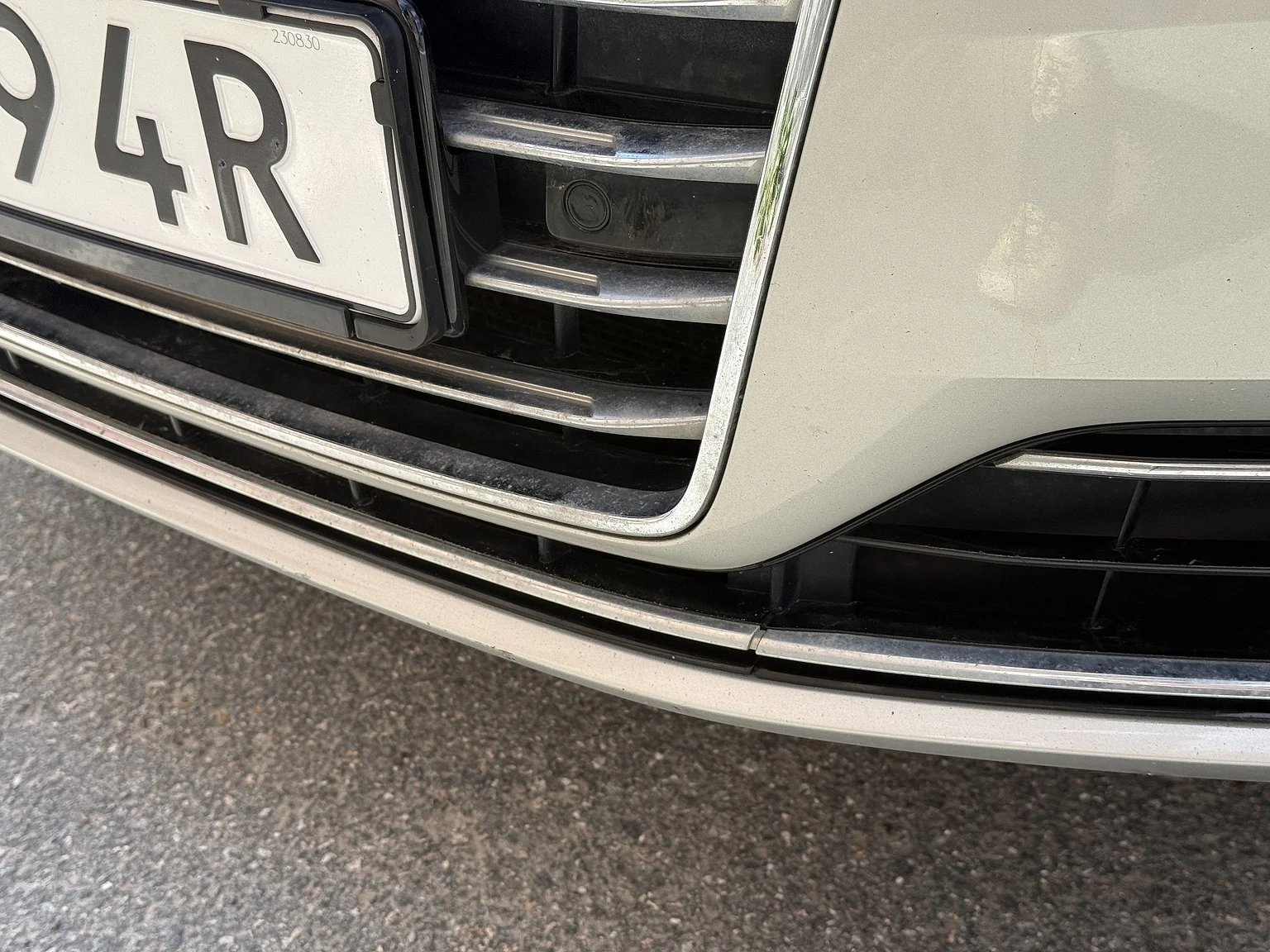 Exterior image of 2014 Audi A8 4.0 TFSI (44)