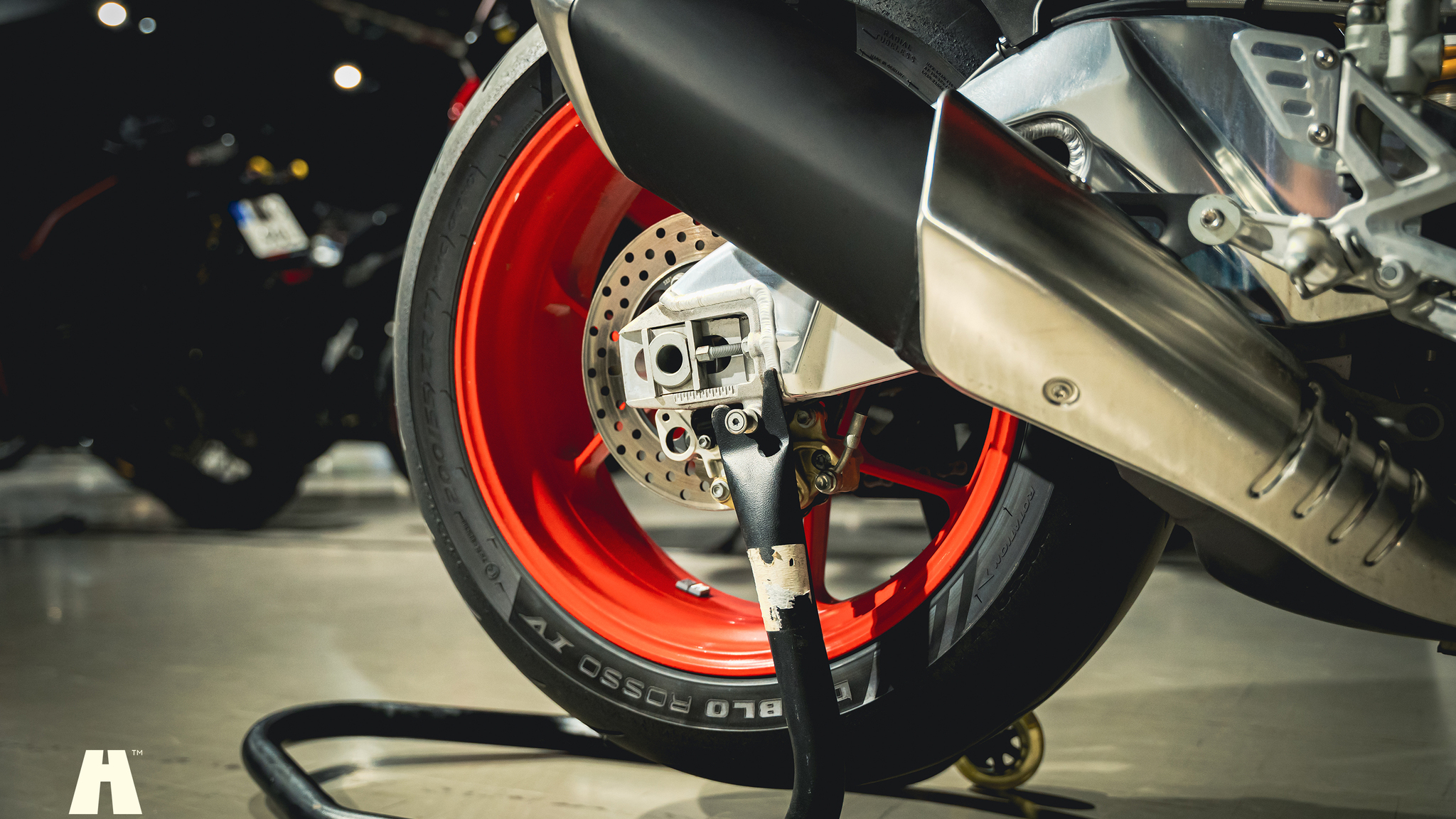 Exterior image of 2016 Aprilia Tuono V4 Factory