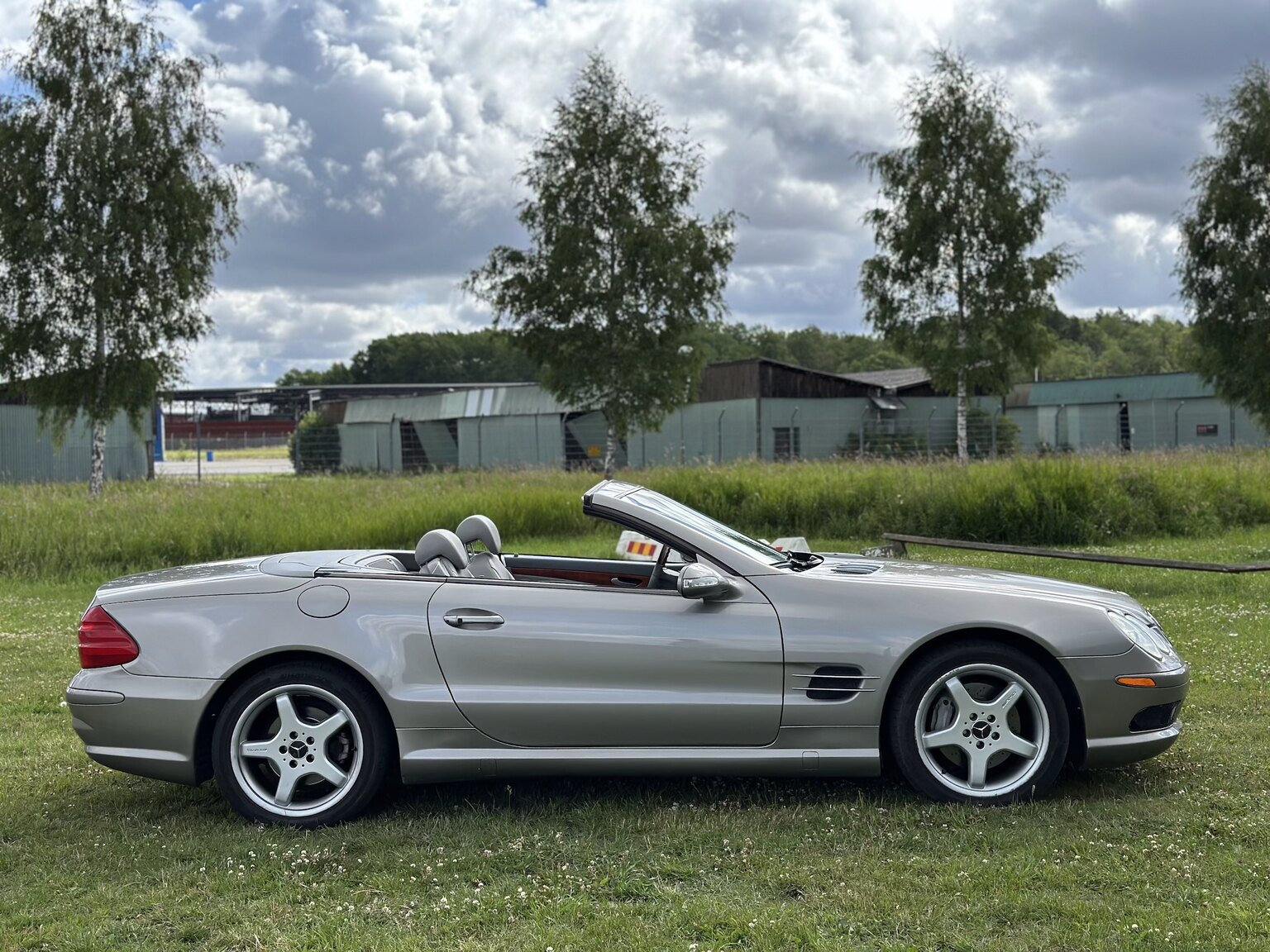 Exteriörbild på 2003 Mercedes Benz SL 500