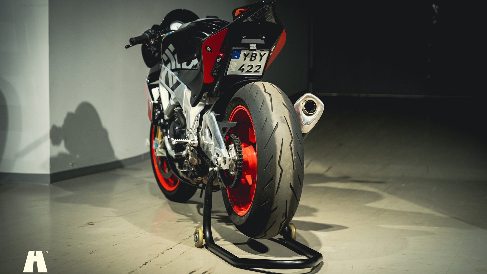 Exterior image of 2016 Aprilia Tuono V4 Factory