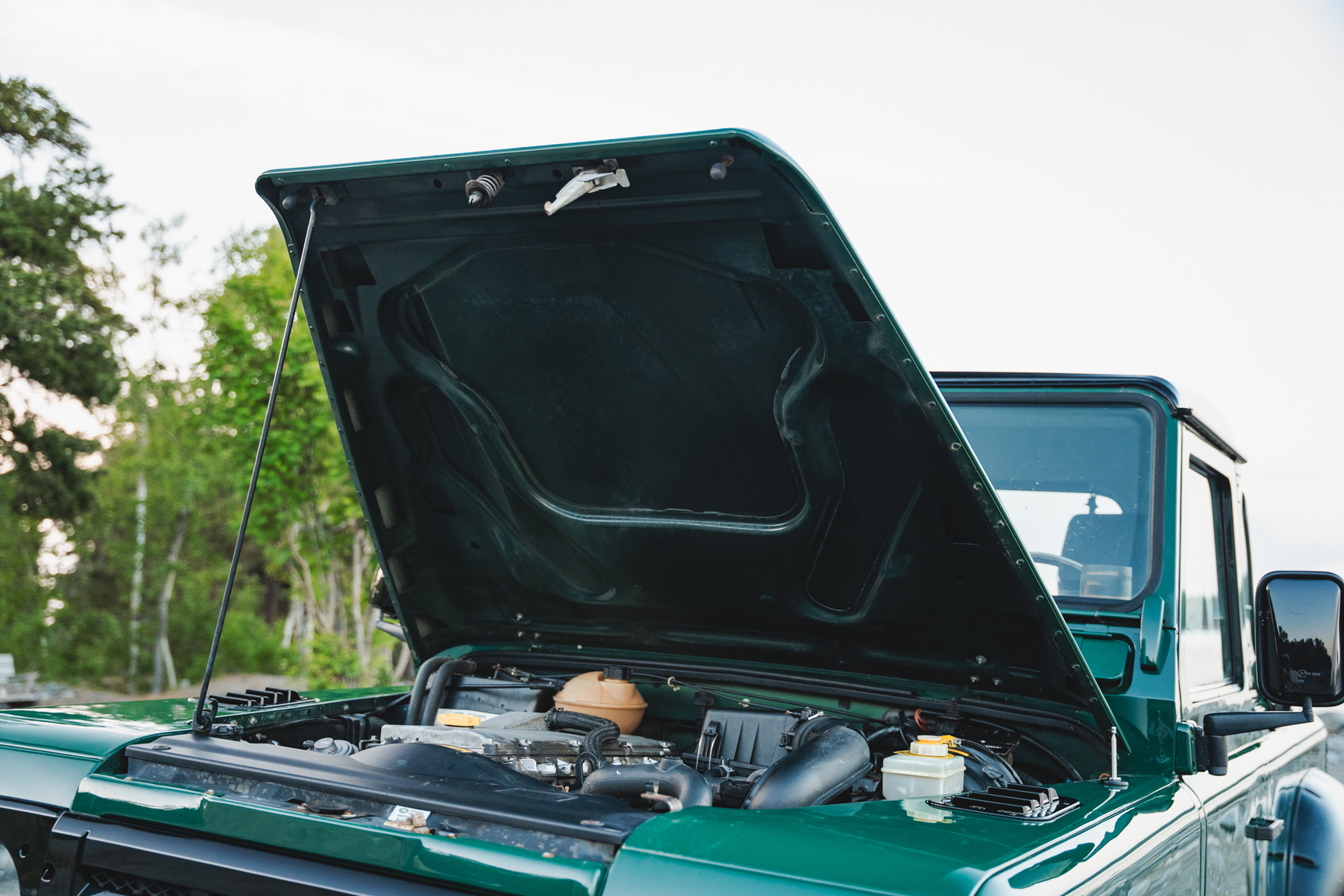 Image of 2003 Land Rover Defender TD5 90 Pickup (19) mechanics
