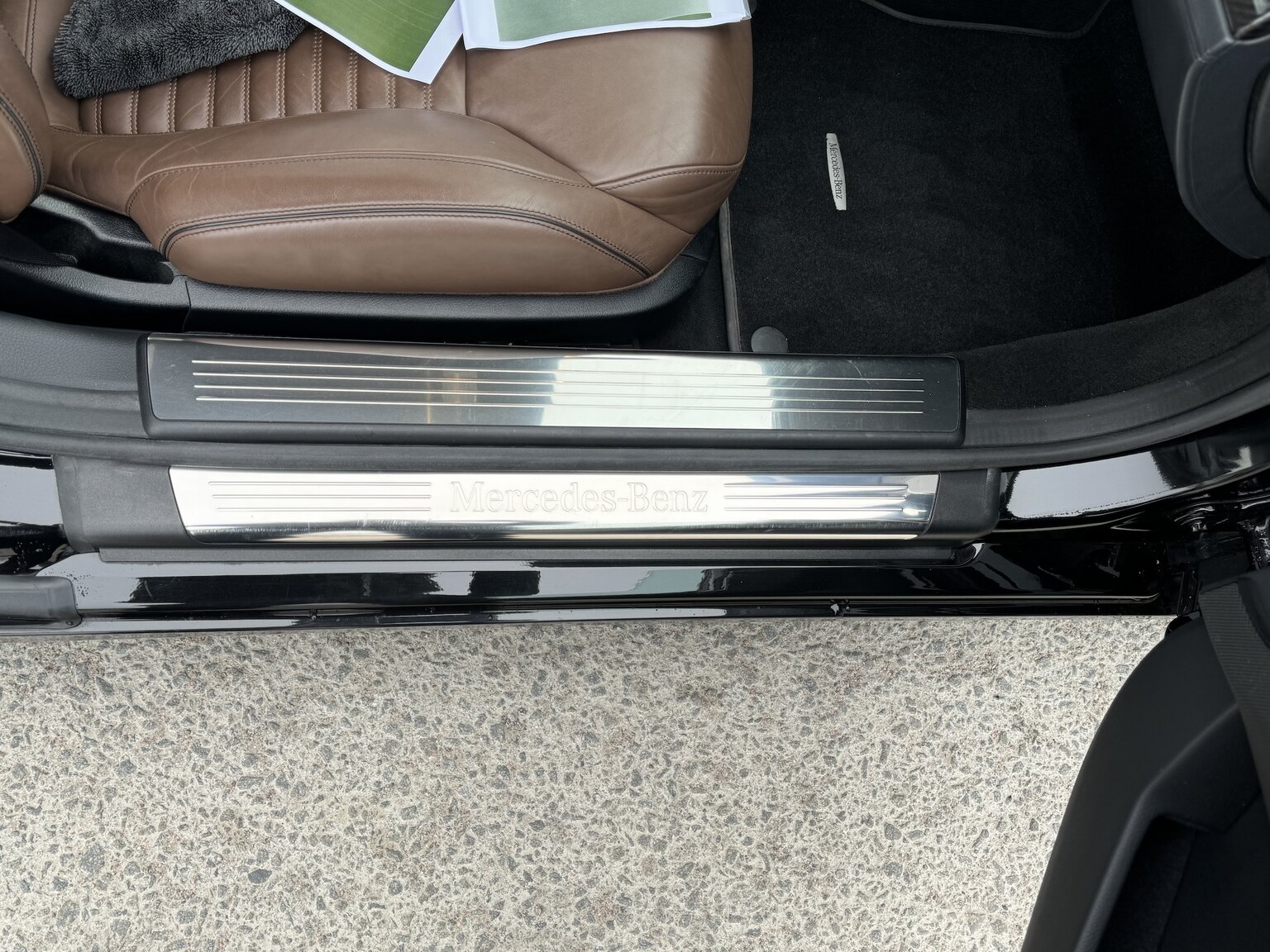 Interior image of 2013 MERCEDES-BENZ SL 500 (38)