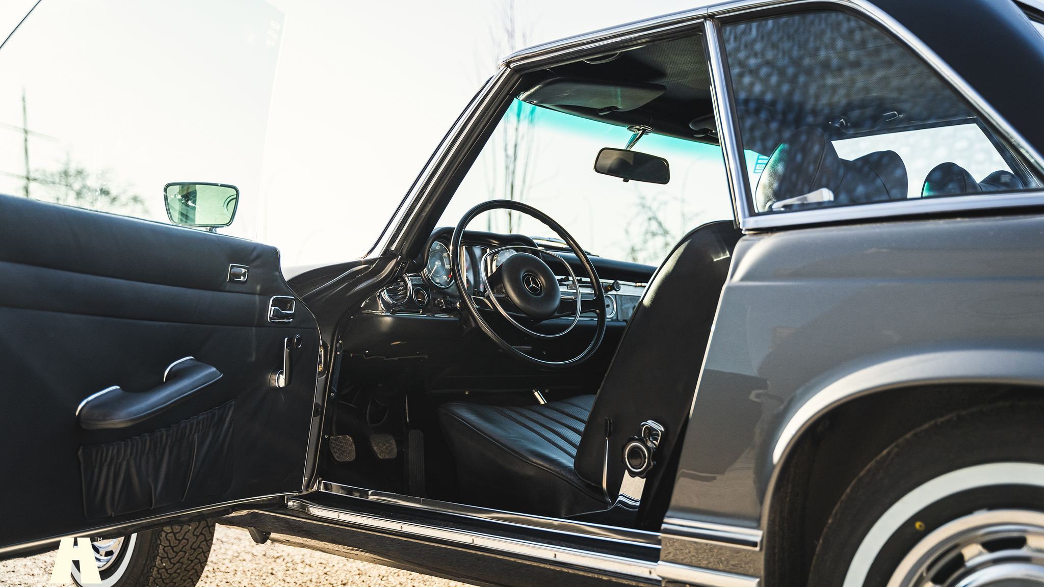 Interiörbild 1970 Mercedes 280 SL Pagoda (1)