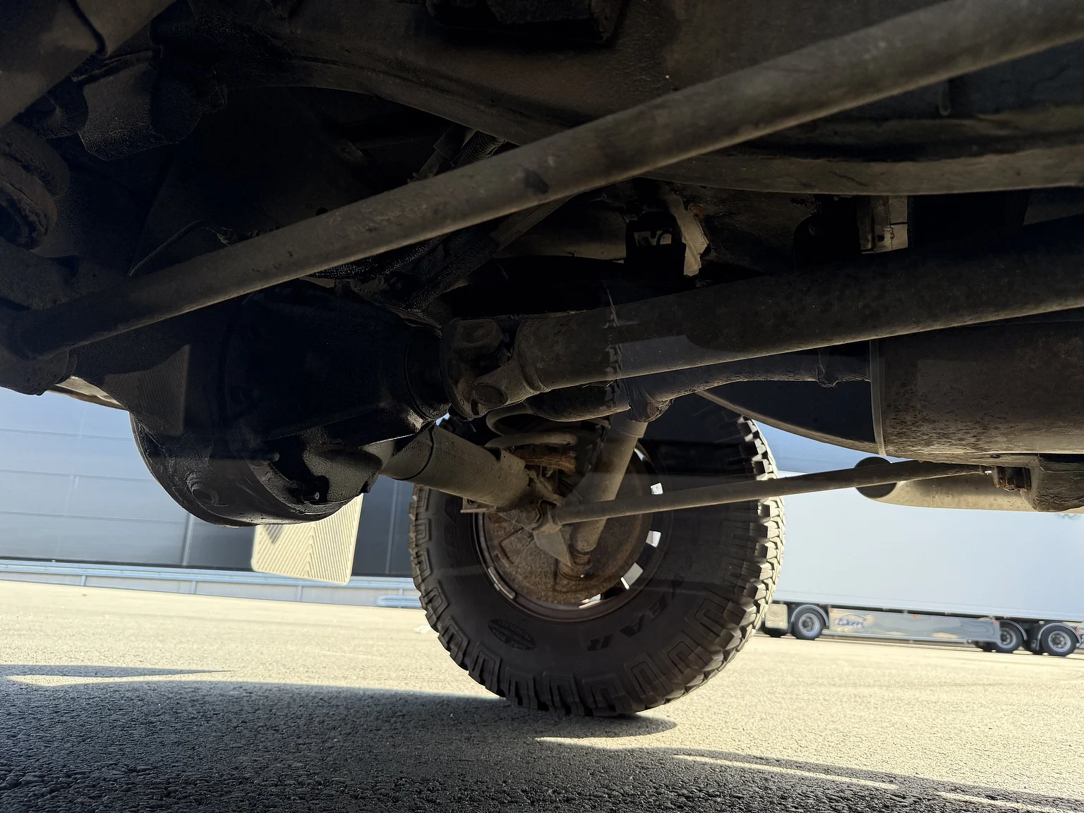 Image of 2000 Land Rover Defender 110 Tomb Raider mechanics (22)