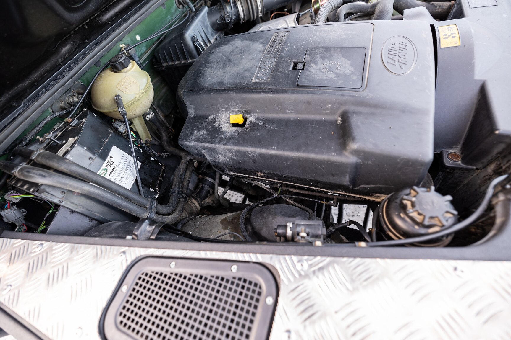 Image of 2000 Land Rover Defender 130 mechanics