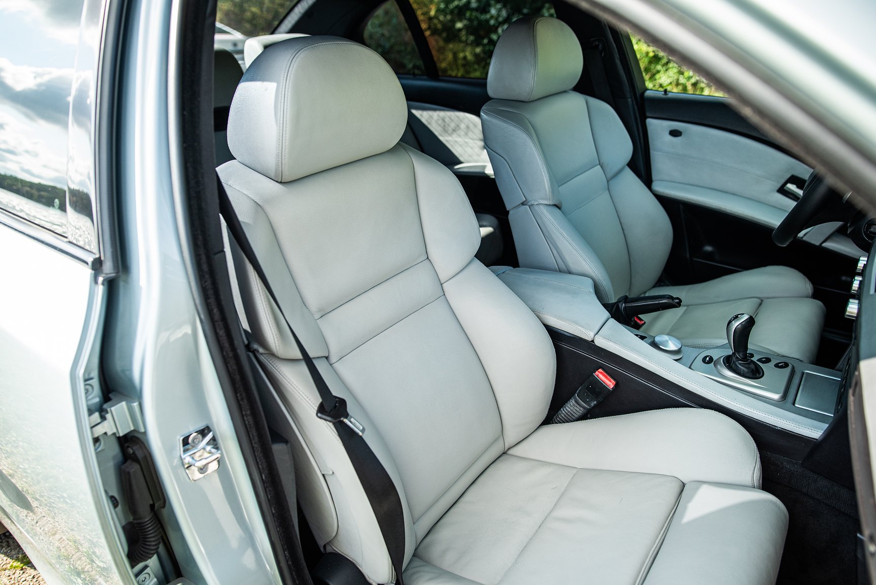 Interior image of 2006 BMW E60 M5